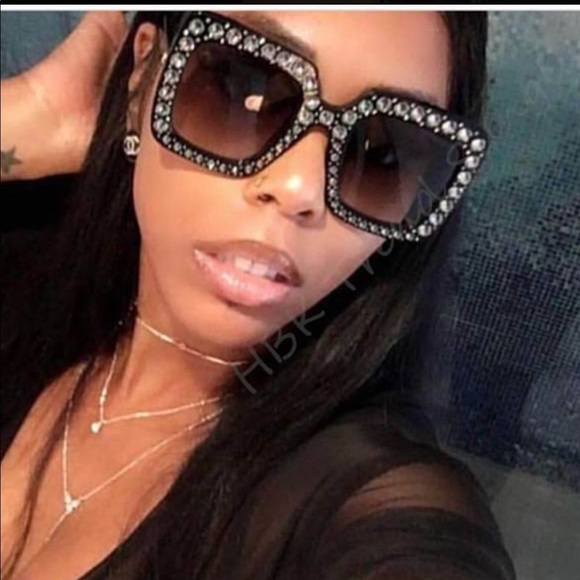 Luxury oversized rhinestone fashion sunglasses - Picture 1 of 10